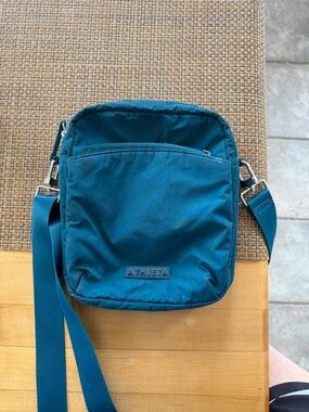 Athleta Coastal Teal All About Vertical Belt/Crossbody